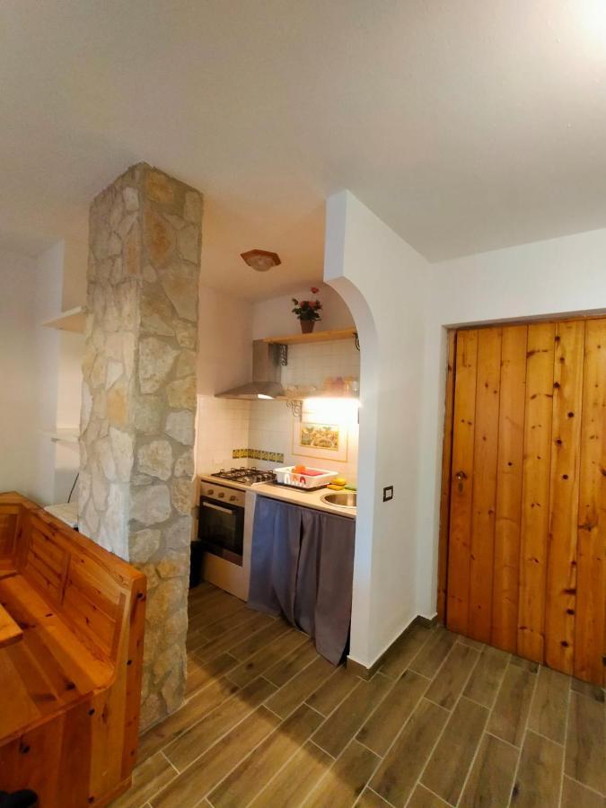 Апартаменты La Pigna Sbarazzina Рокка-ди-Камбио Экстерьер фото