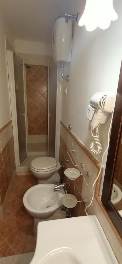 Апартаменты La Pigna Sbarazzina Рокка-ди-Камбио Экстерьер фото
